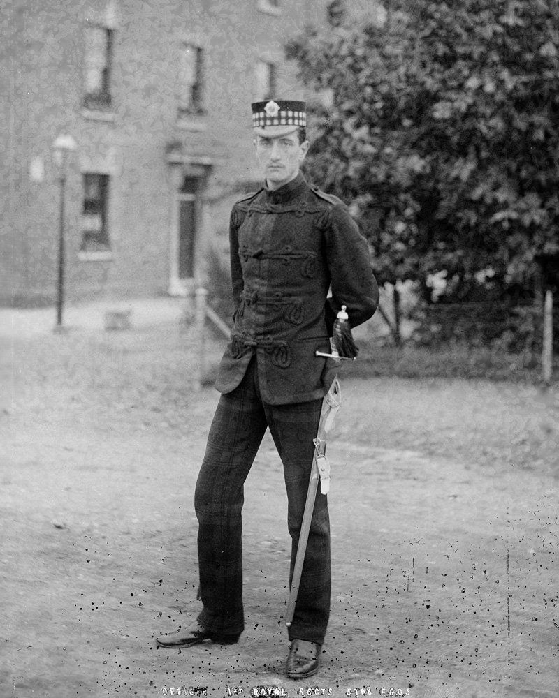 Officer, 1st Battalion The Royal Scots (Lothian Regiment), 1895