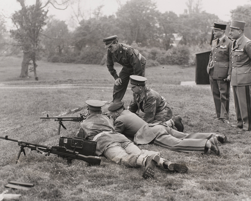 French and British officers firing a Bren gun during an official visit to the Small Arms School, Hythe, c1955