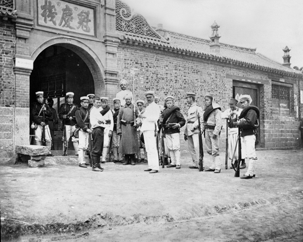 Japanese and Russian forces in China, 1900