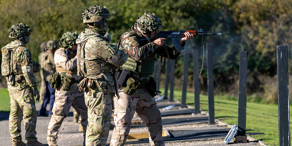 Ukrainians practise on a firing range in the UK, 2022