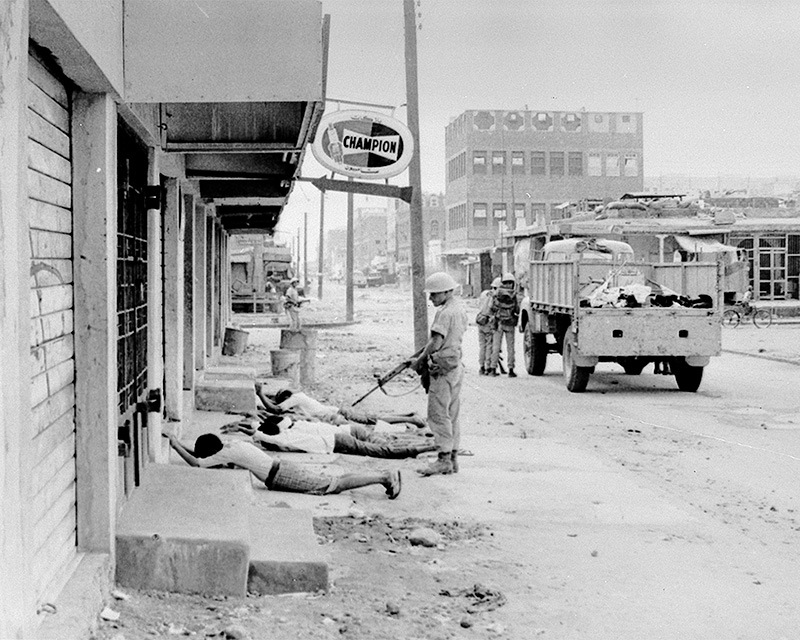 Prisoners under guard, Aden, 1967