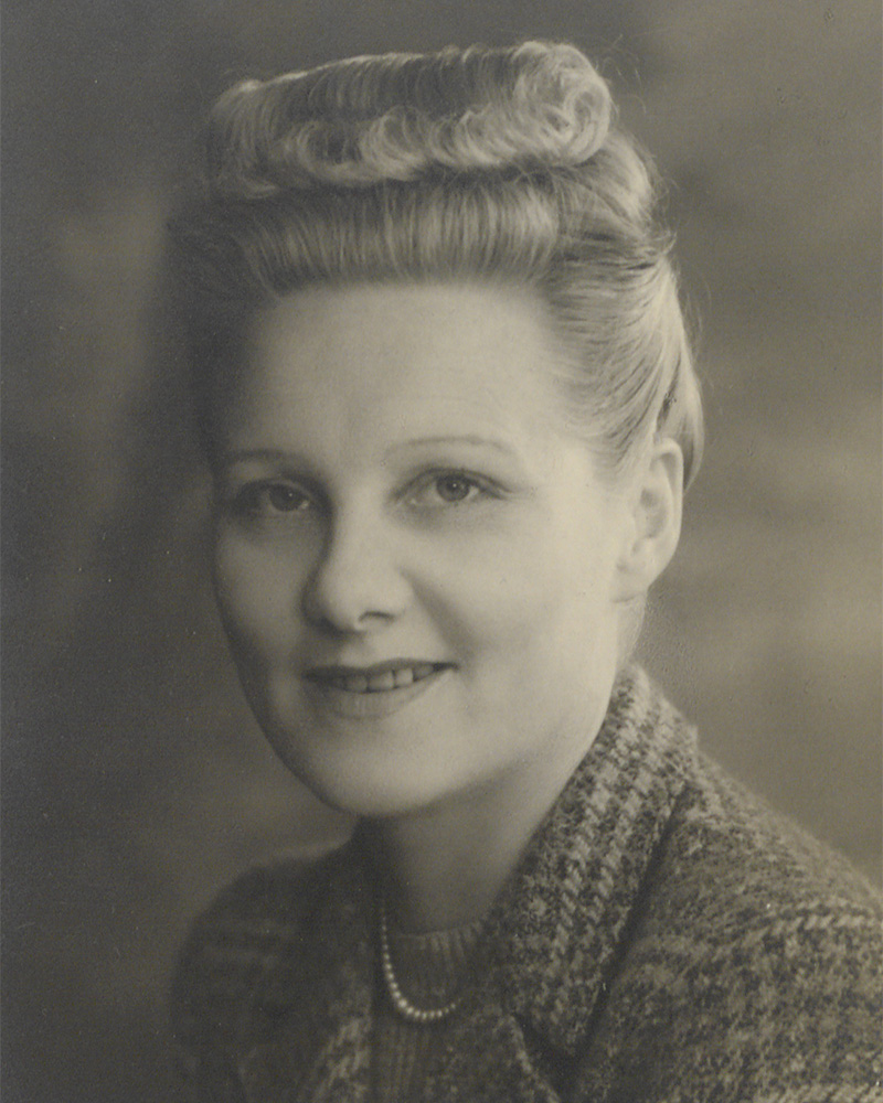 Portrait photograph of Helen Senior, c1939