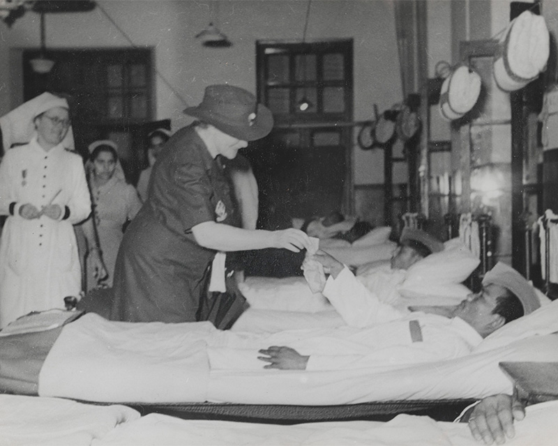 Lady Wavell visiting wounded Indian soldiers at the Rawalpindi Military Hospital, October 1945