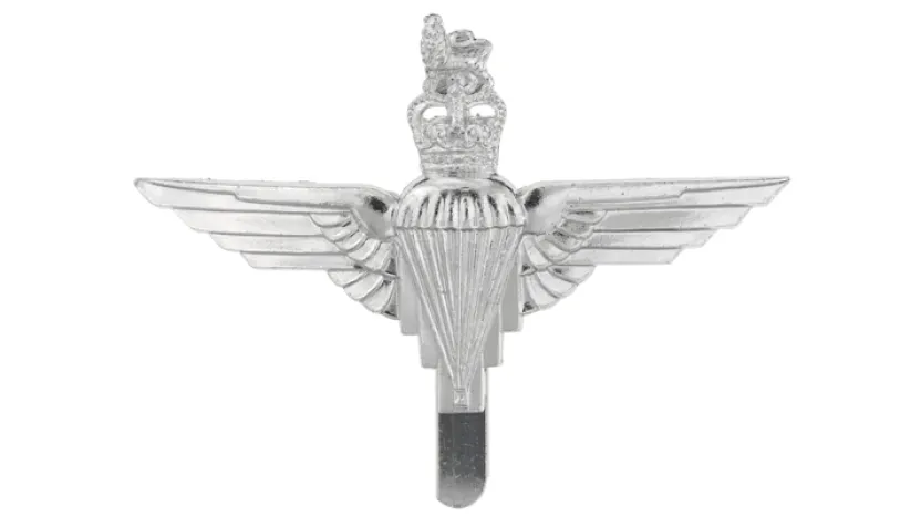 Other ranks cap badge, The Parachute Regiment, c1973