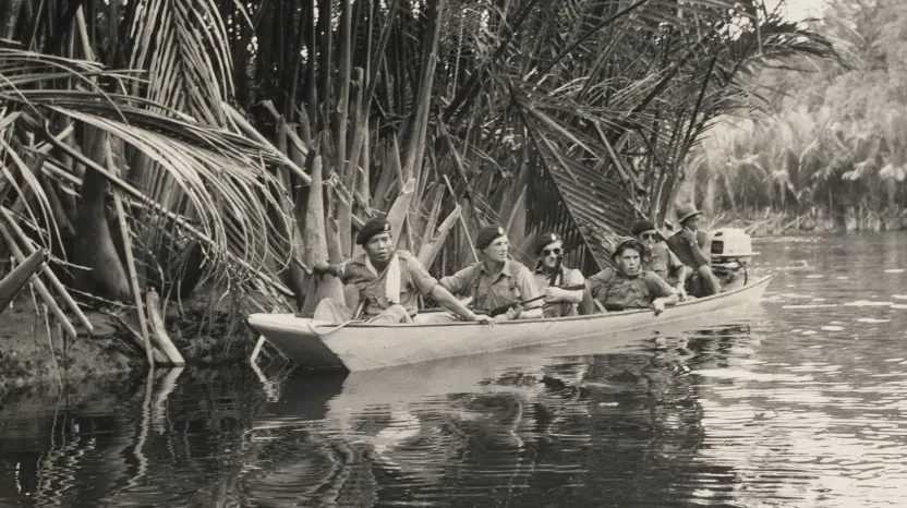 1st Green Jackets patrolling the river near Bekenu in Brunei, December 1962