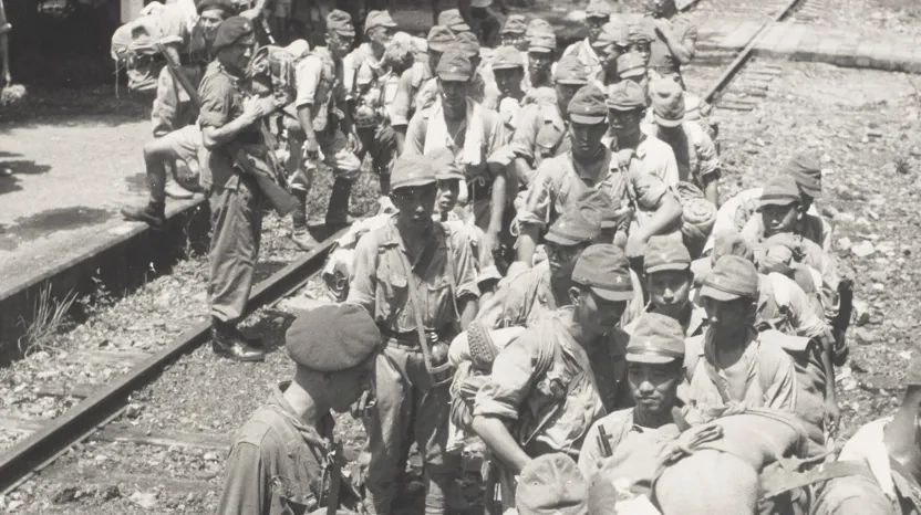3rd Commando Brigade escorts captured Japanese soldiers, Hong Kong, 15 September 1945