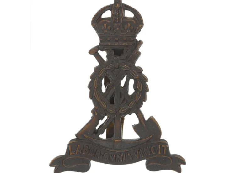 Cap badge, The Pioneer Corps, c1943 