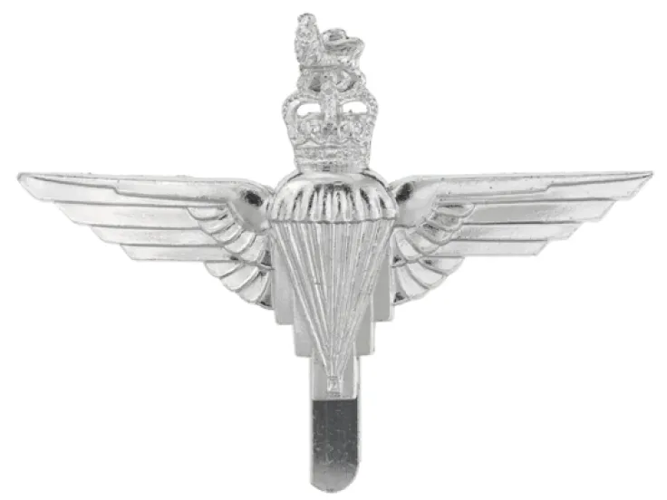 Other ranks cap badge, The Parachute Regiment, c1973