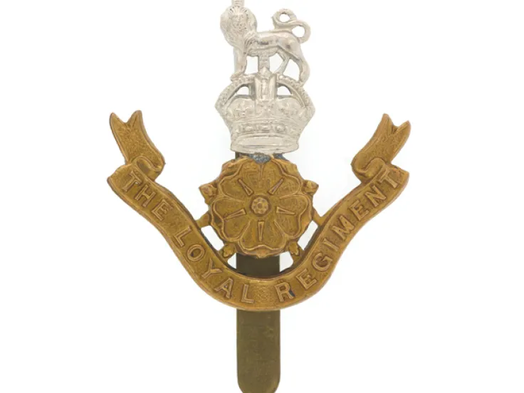 Cap badge, The Loyal Regiment (North Lancashire), c1940