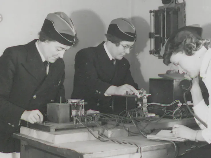 Section Leader Mary Oldnall of the ATS working electrical apparatus, Shoeburyness, c1941