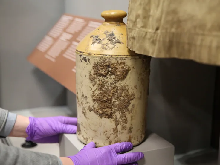 Installing a First World War rum jar in the Conflict in Europe gallery