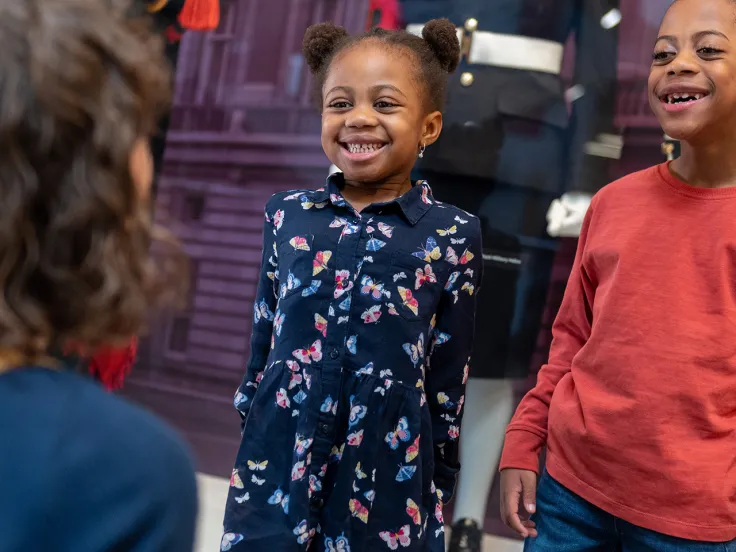 Children on a gallery tour