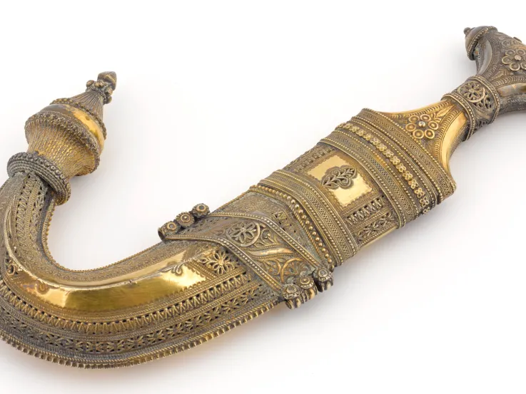 Lawrence of Arabia's dagger, robes and kaffiyah saved for the nation