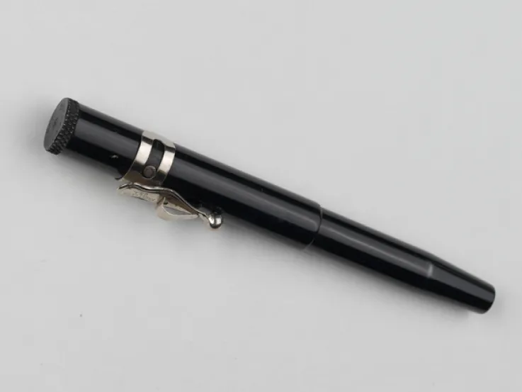 Gun disguised as a pen for use by SOE agents, 1945