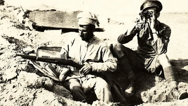 A British officer with the Armenians, Baku, August 1918