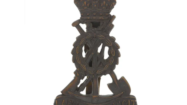 Cap badge, The Pioneer Corps, c1943 