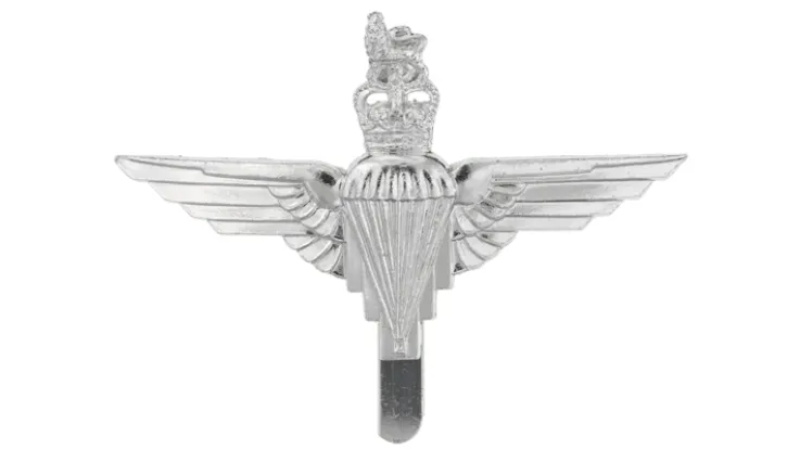 Other ranks cap badge, The Parachute Regiment, c1973