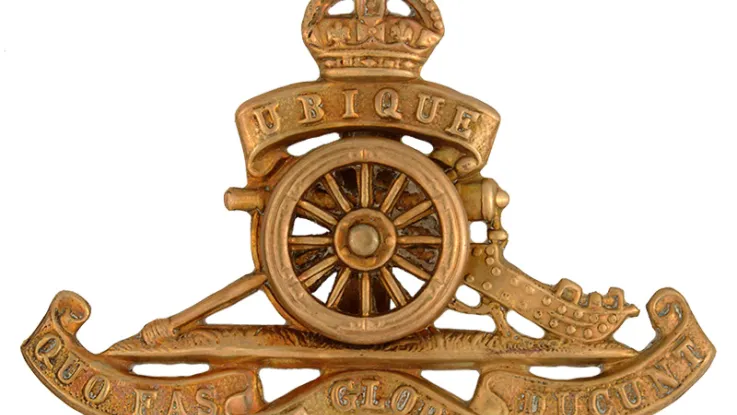 Cap badge of the Royal Artillery, c1903