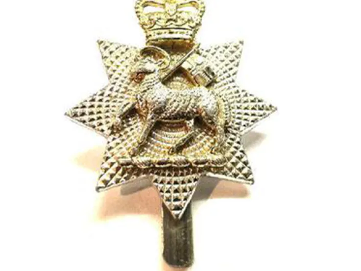 Cap badge, The Queen's Royal Surrey Regiment, c1960