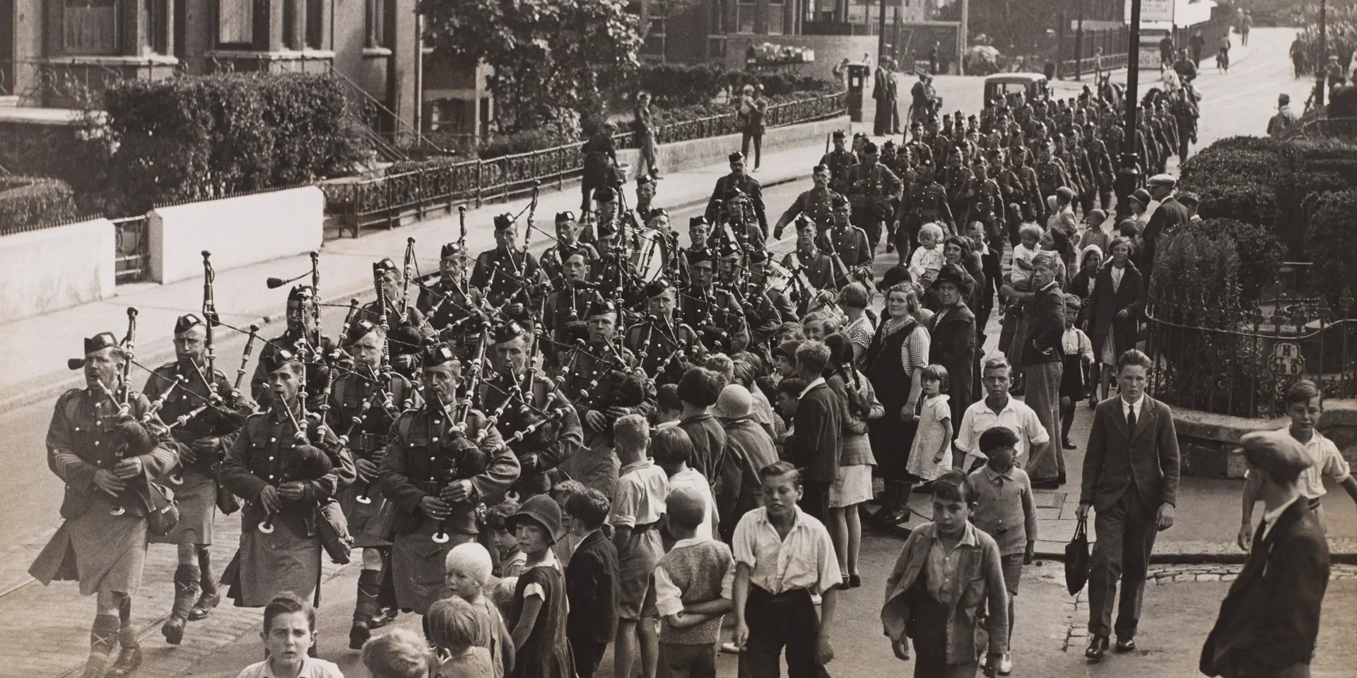 Photograph of 1st Bn Highland Light Infantry marching down Military Hill, Dover