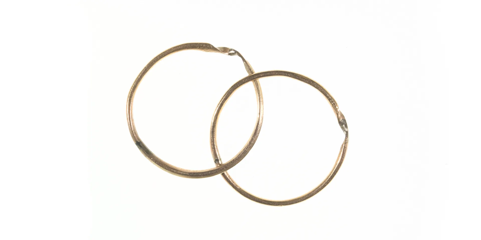 Interlocking gold rings, sent to Amelia Porter, from her husband Robert, informing her he had survived the Battle of Waterloo in 1815.