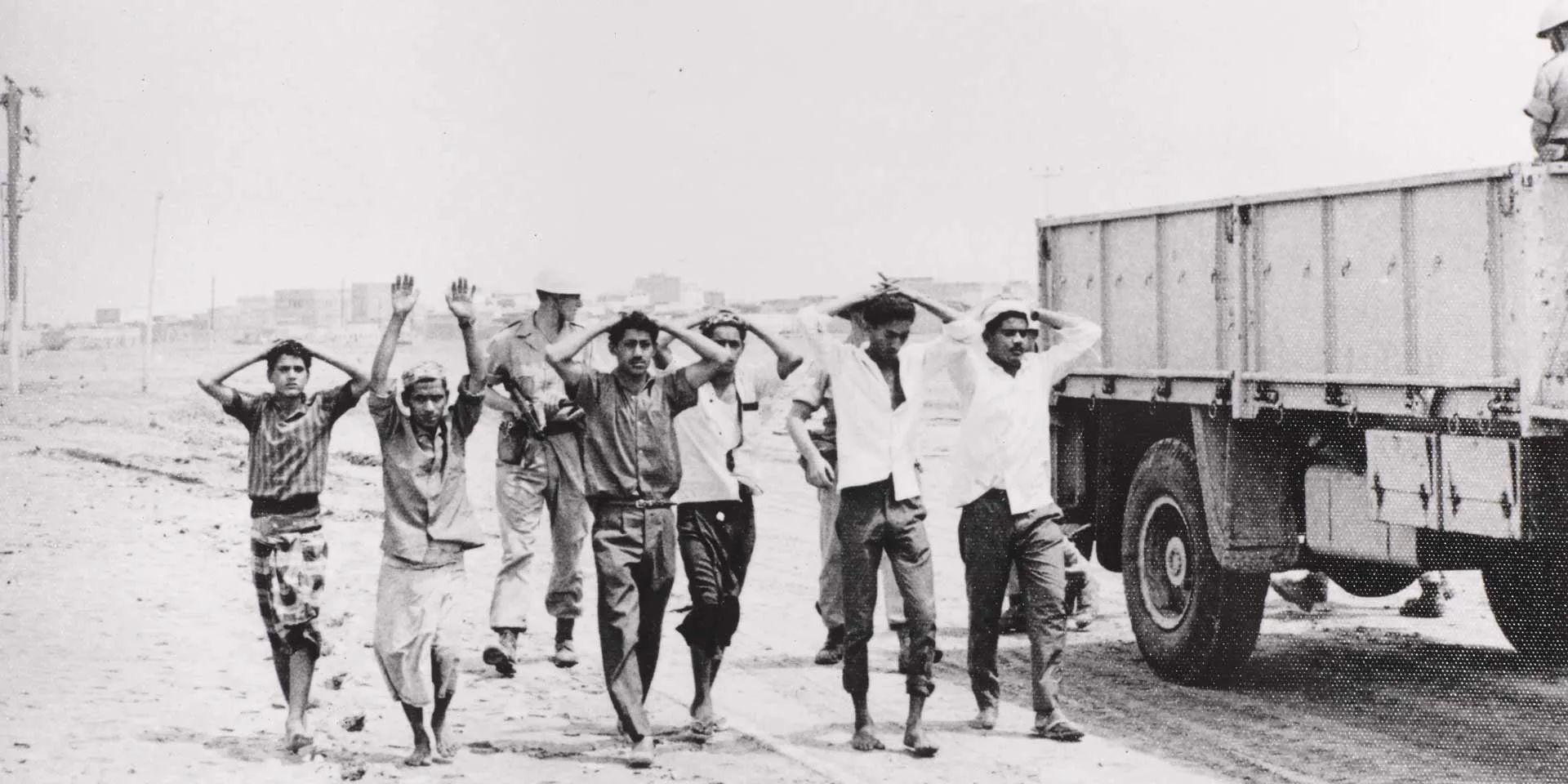 Rounding up suspects, Aden, 1967