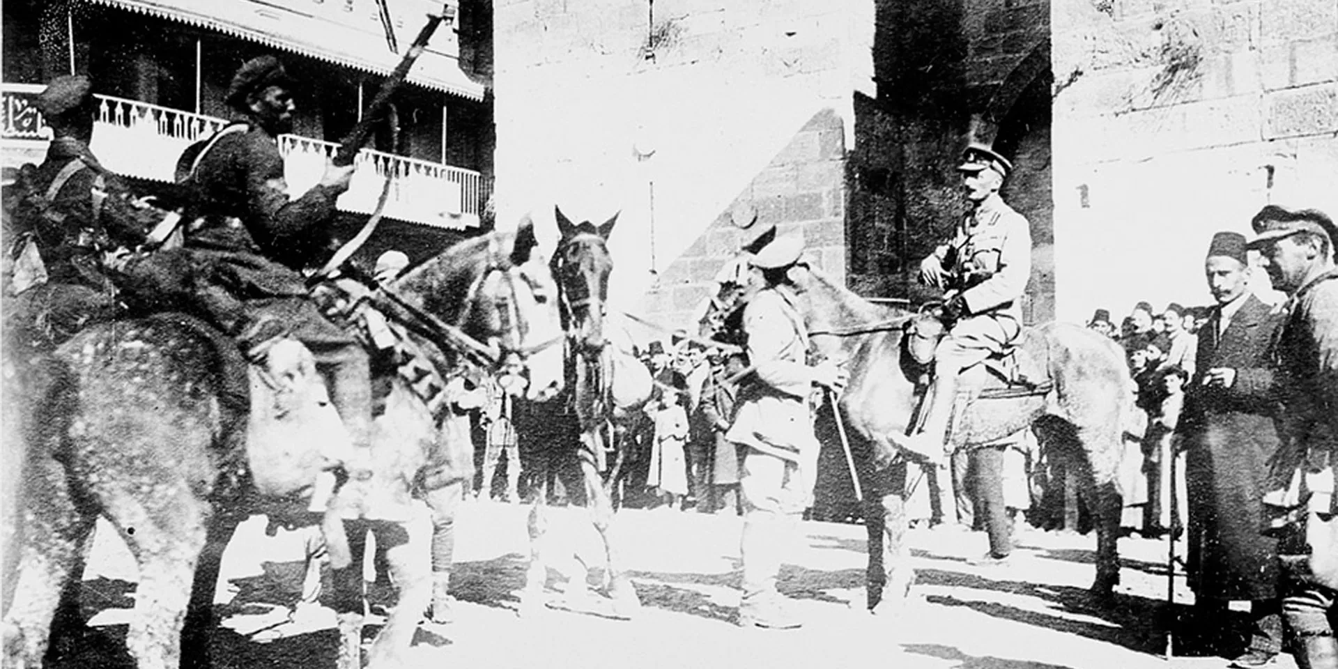 British troops enter Jerusalem, December 1917