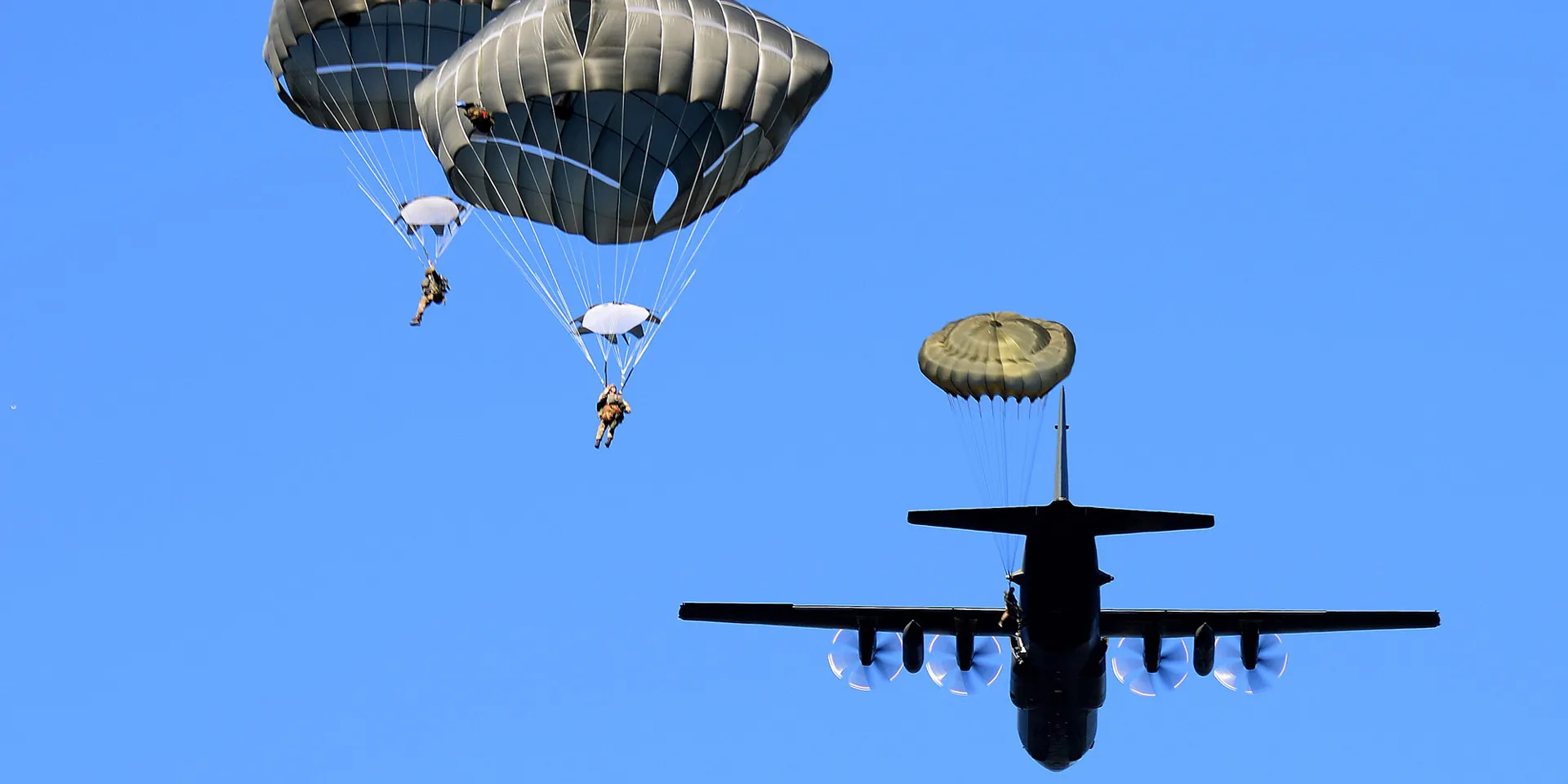 Top parachute facts  National Army Museum