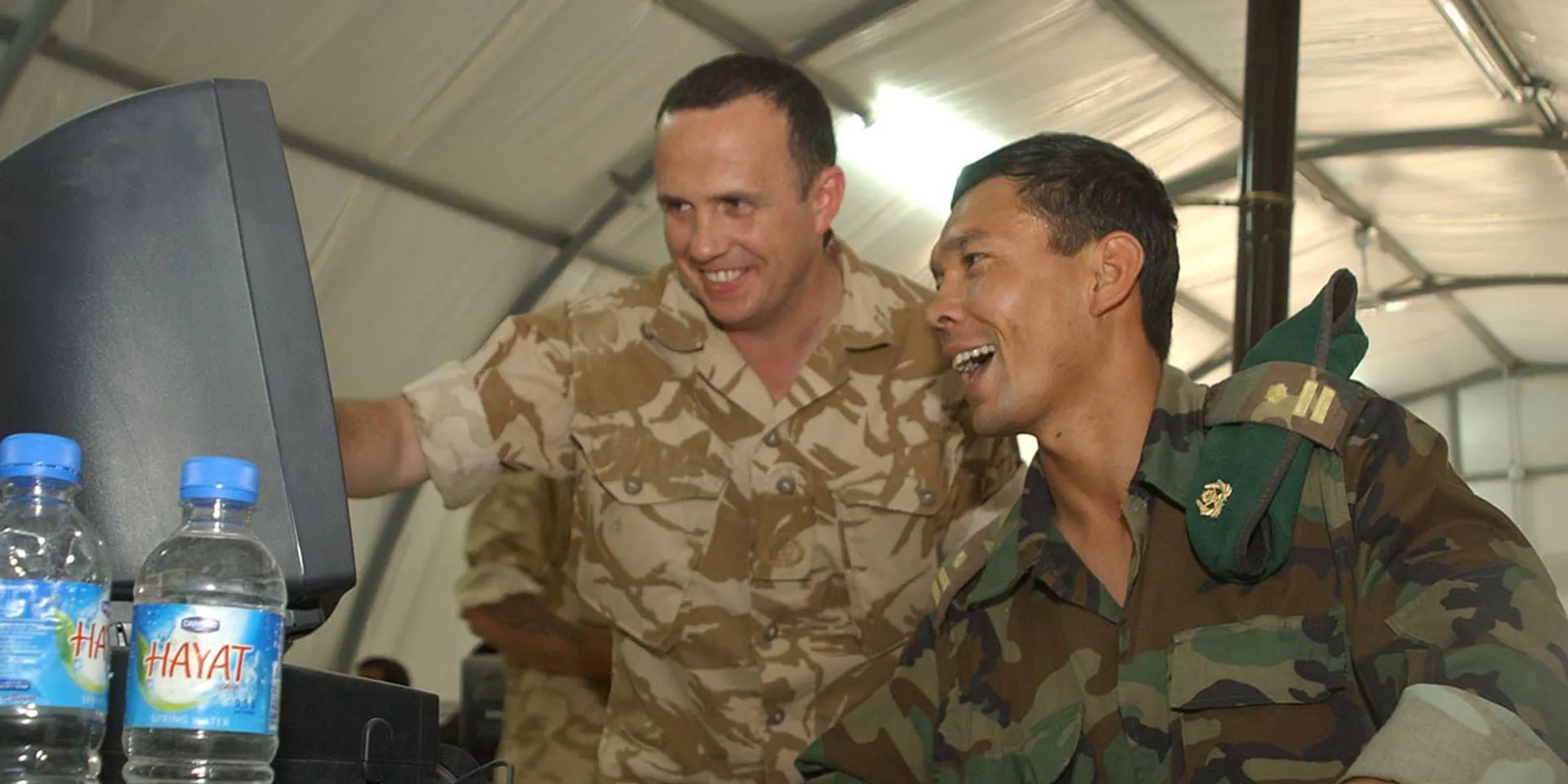 WO2 Ian Adshead, Adjutant General’s Corps, mentors an Afghan National Army officer in computer skills, 2006