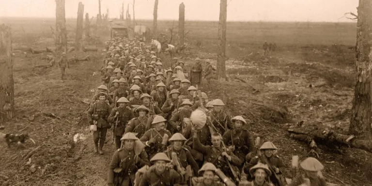 Men of the Sherwood Foresters advancing on the Western Front, 1917