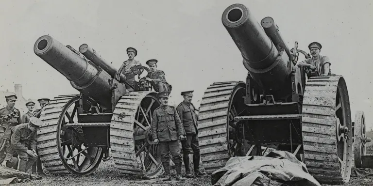 Cap badge of the Royal Artillery, c1903