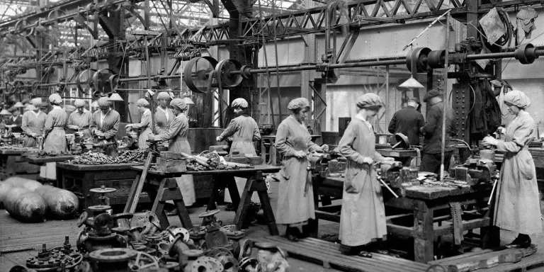 Female munitions workers, c1916
