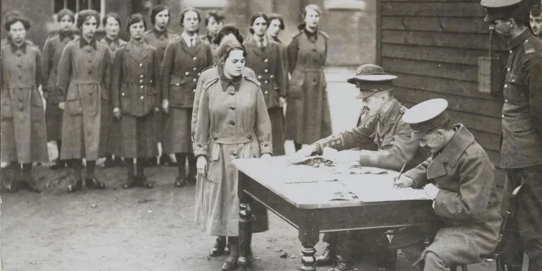 WAAC personnel line up for their pay, 1917