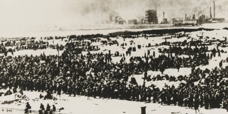 Awaiting evacuation, Dunkirk, 1940