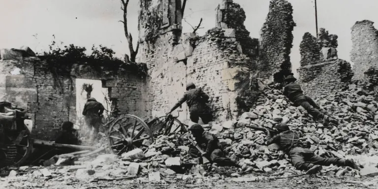Fighting in the ruins of Caen, 1944
