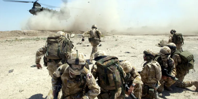 Soldiers of 1st Battalion The Royal Welch Fusiliers in Iraq, July 2004