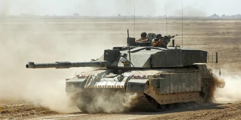 A Challenger 2 tank of The Queen's Royal Hussars at Maysan, Iraq, 2006