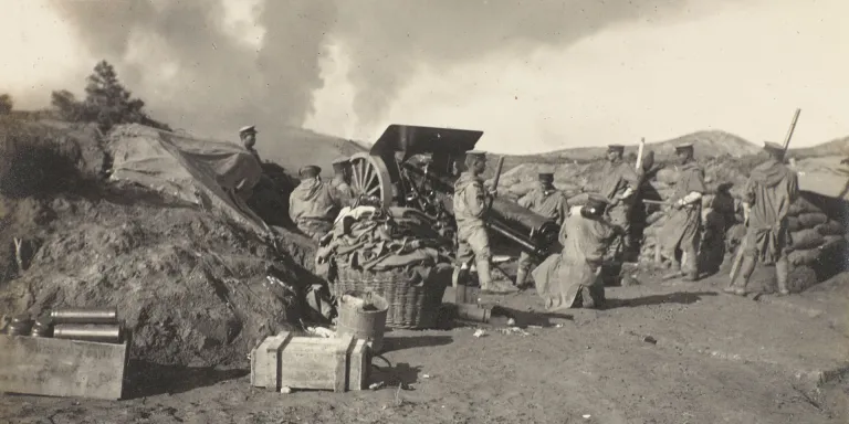 Japanese howitzer battery, Tsingtao, October 1914