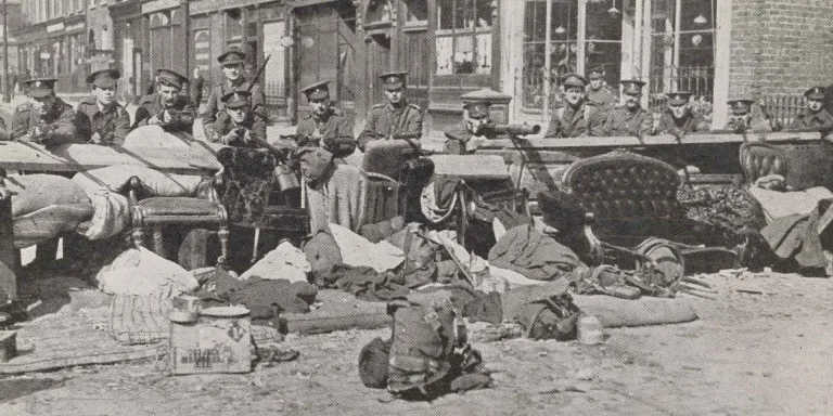 Soldiers holding a Dublin Street, Easter 1916