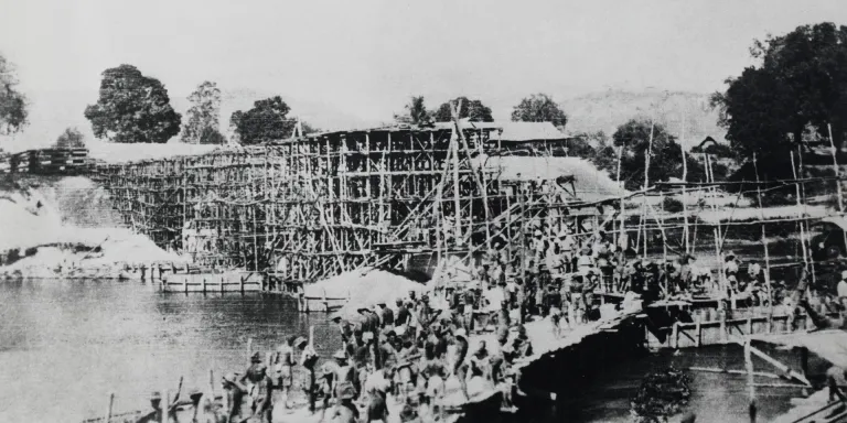 The building of the bridge over the River Kwai, 1943 