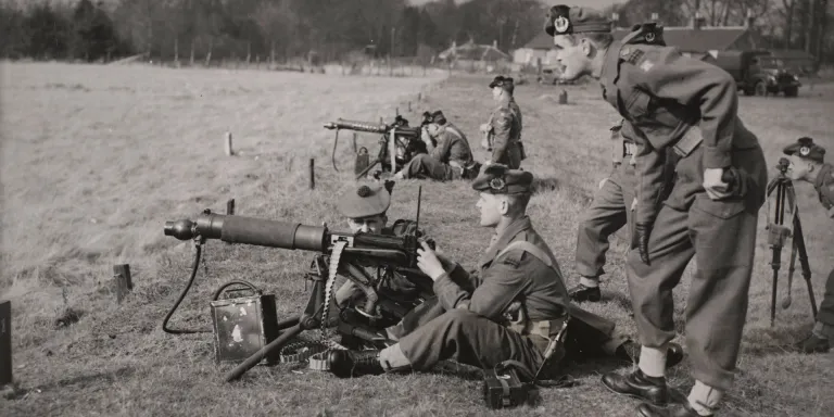 Queen's Own Cameron Highlanders Vickers machine gun training, c1955