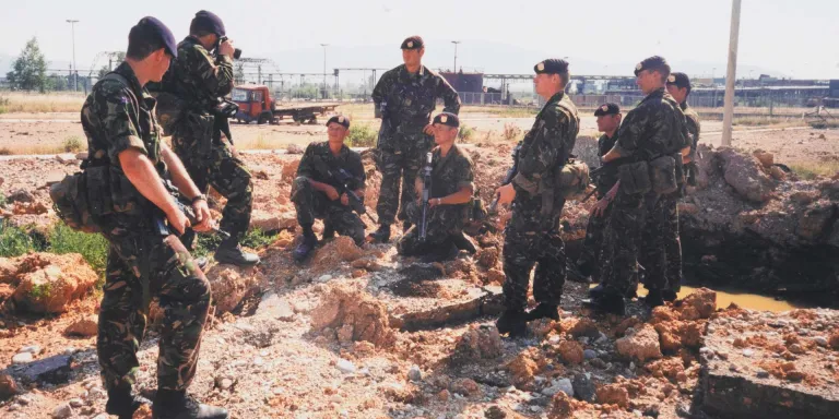 Soldiers of the Royal Gloucestershire, Wiltshire and Berkshire Regiment in Kosovo, June 1999