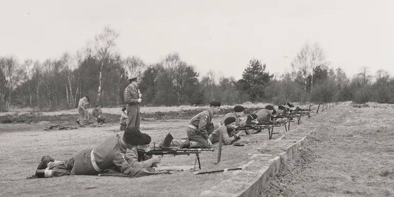 Queen's Royal Surrey Regiment recruits training with Bren Guns, c1960