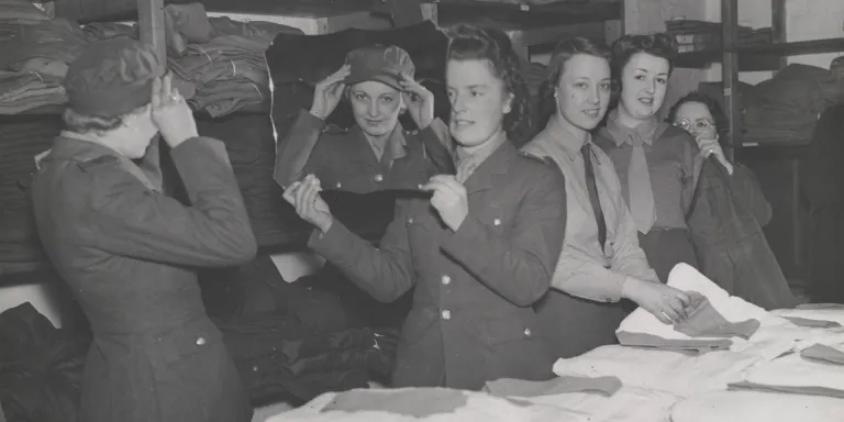 Issuing kit to ATS recruits, c1939