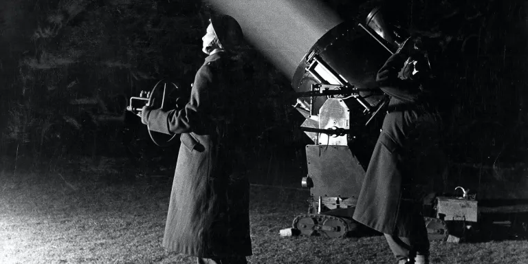 Auxiliary Territorial Service personnel operating an anti-aircraft searchlight, c1940 